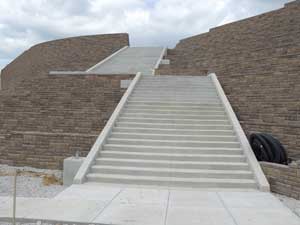 Retaining wall with stairs